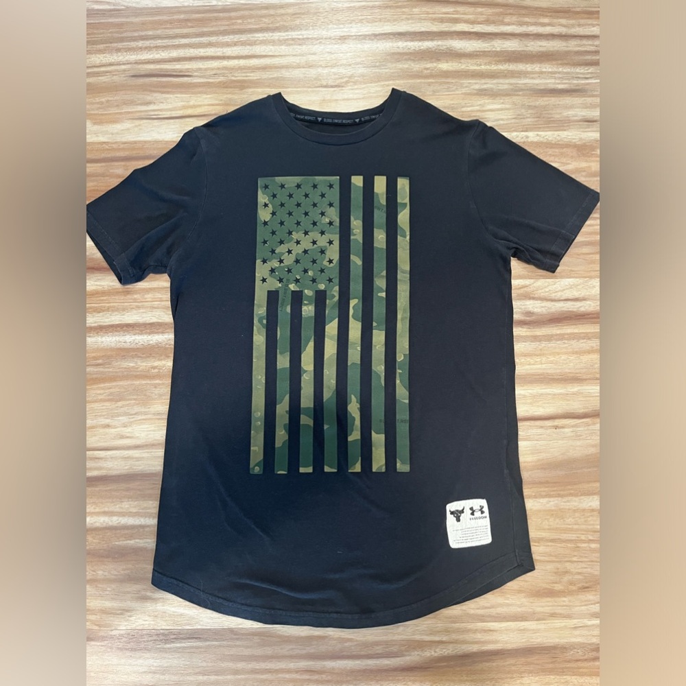 Black camo flag Under Armour shirt.
